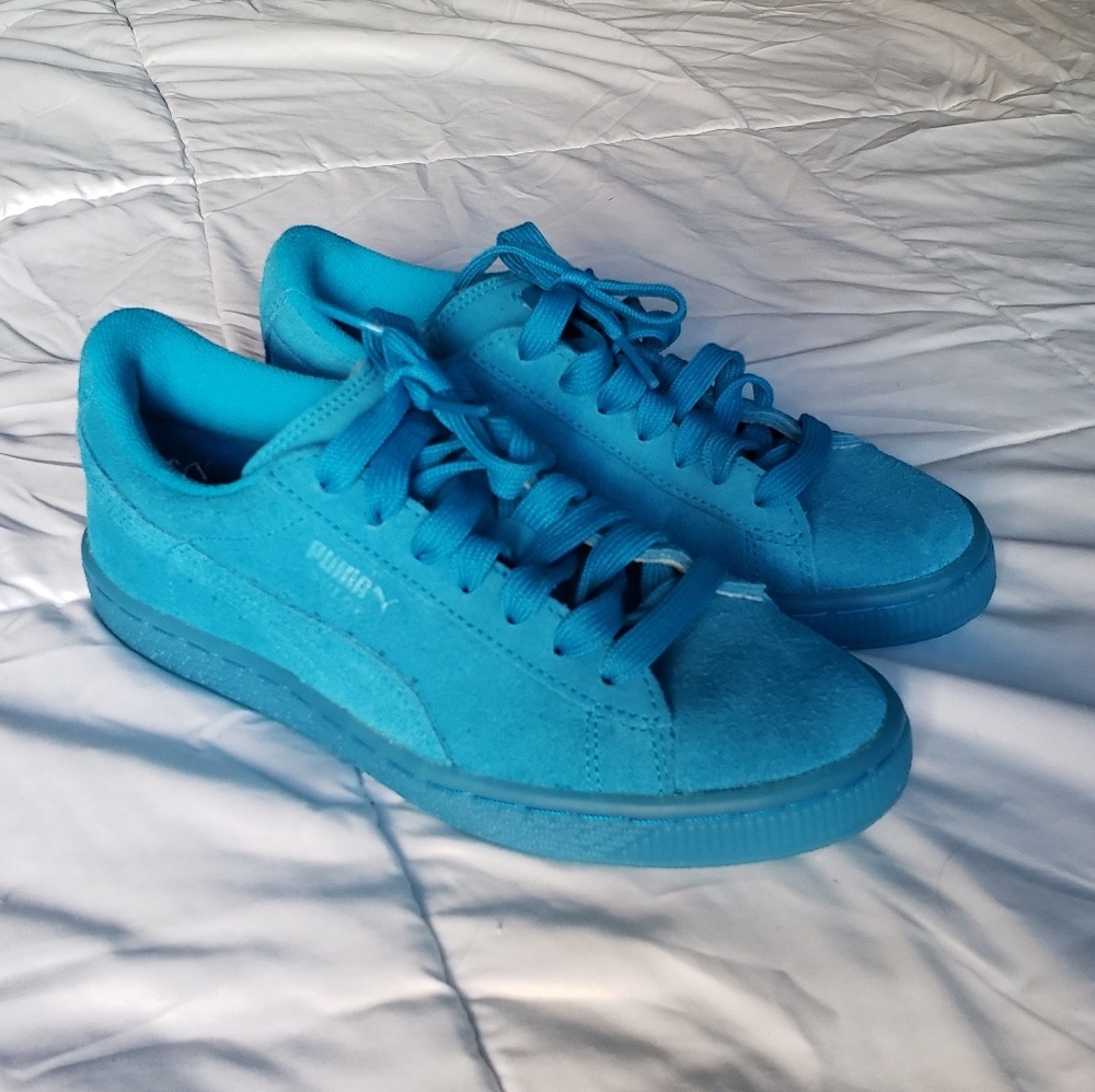 Turquoise Pumas